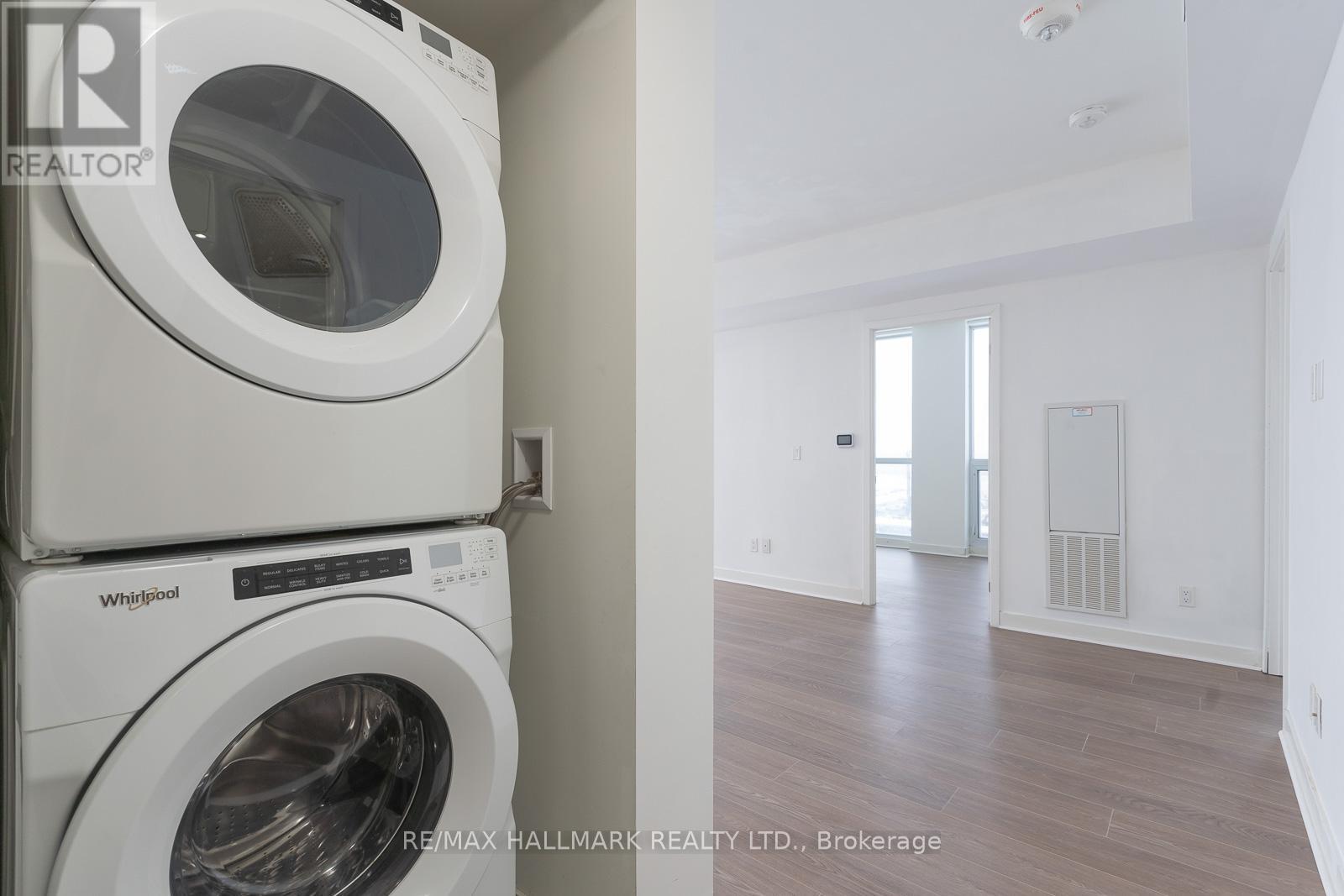 1002 - 6 Sonic Way, Toronto, ON - Indoor Photo Showing Laundry Room