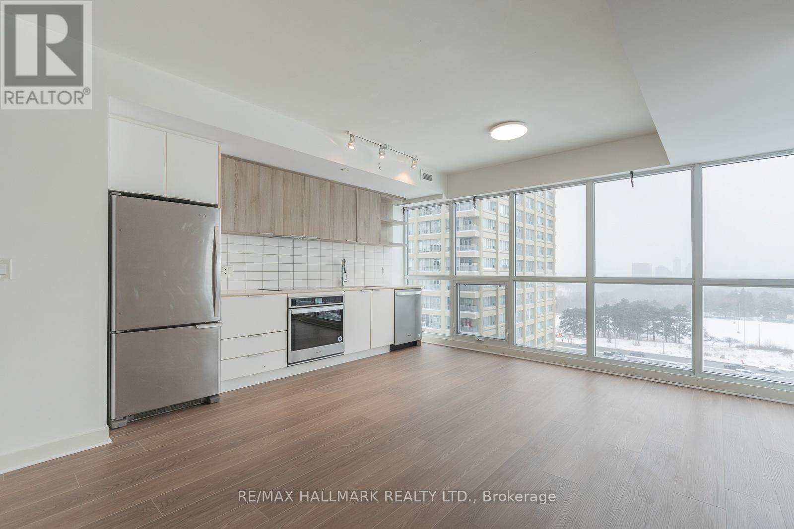1002 - 6 Sonic Way, Toronto, ON - Indoor Photo Showing Kitchen