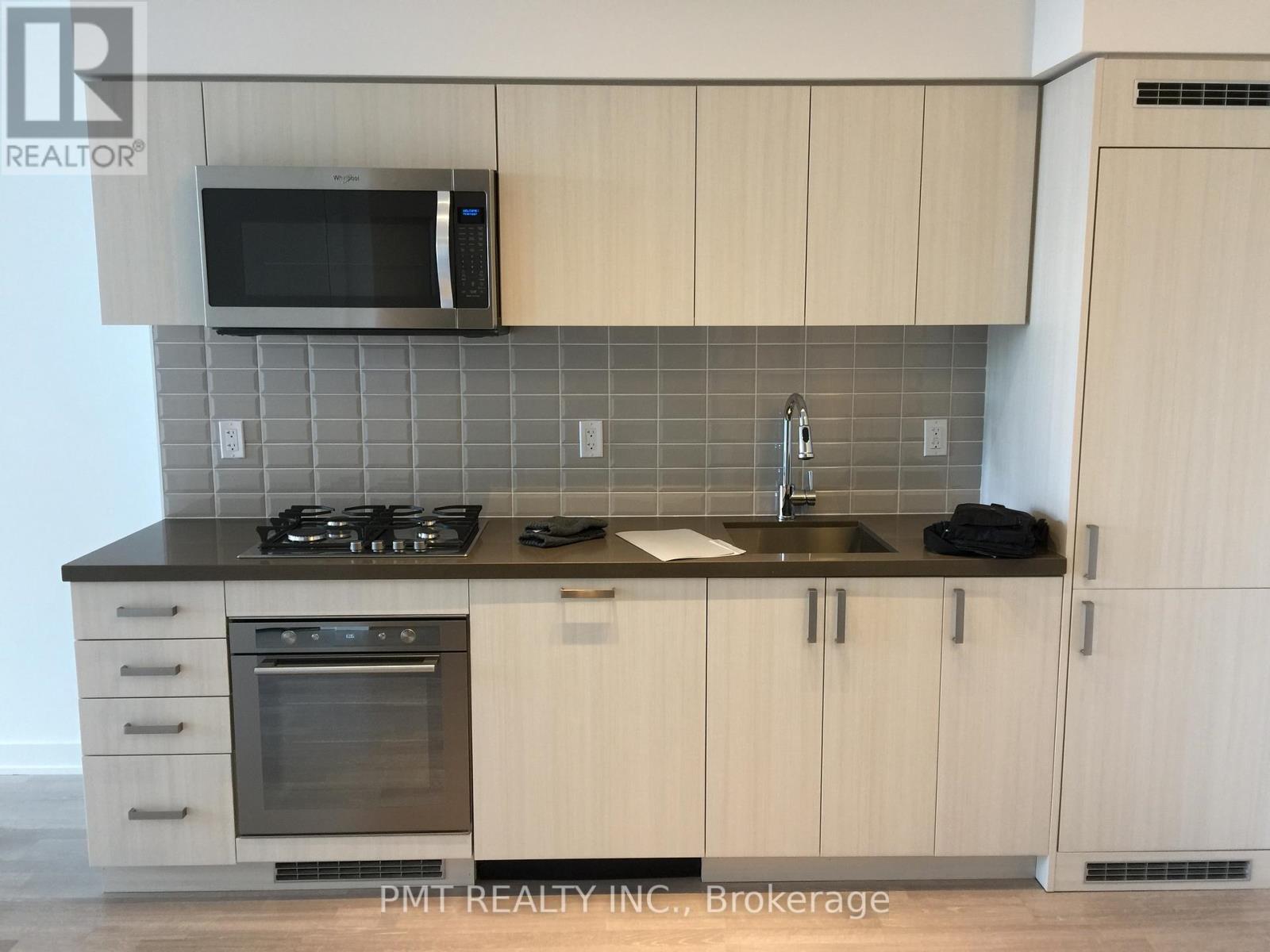 322 - 501 St. Clair Avenue W, Toronto, ON - Indoor Photo Showing Kitchen With Upgraded Kitchen