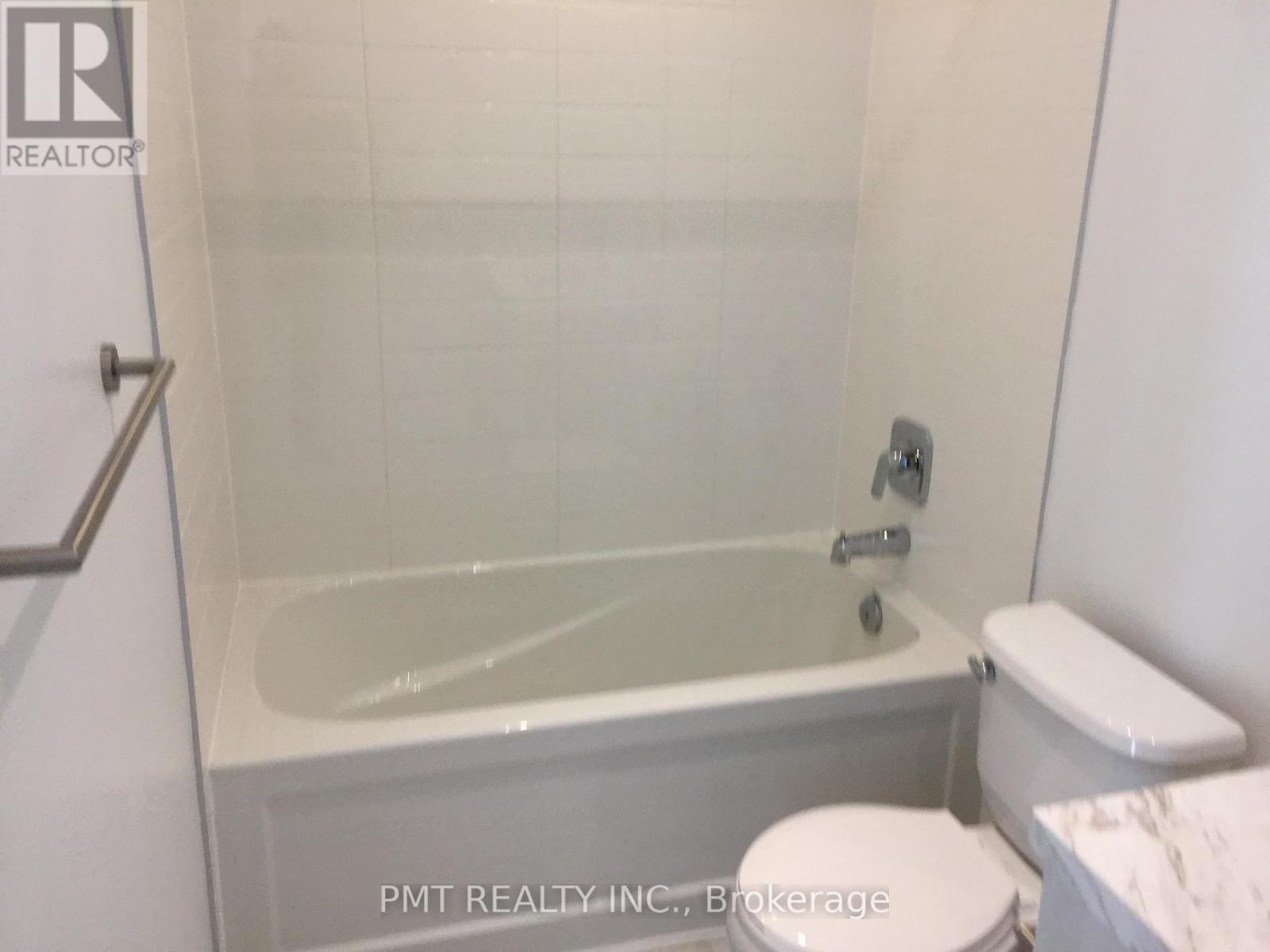 322 - 501 St. Clair Avenue W, Toronto, ON - Indoor Photo Showing Bathroom