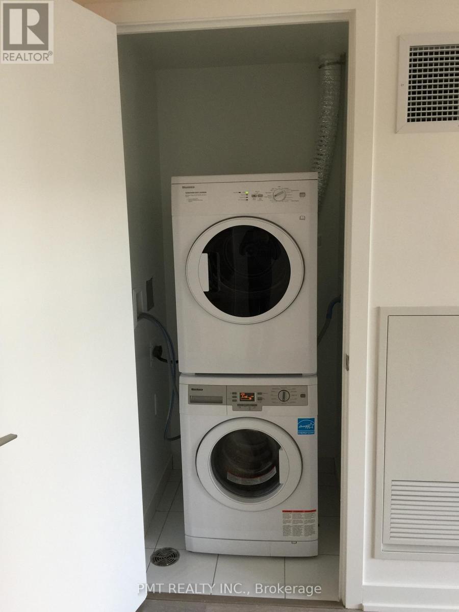 322 - 501 St. Clair Avenue W, Toronto, ON - Indoor Photo Showing Laundry Room