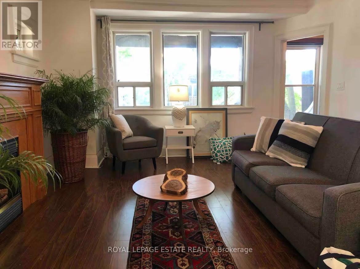 Upper - 62 Scarboro Beach Boulevard, Toronto, ON - Indoor Photo Showing Living Room