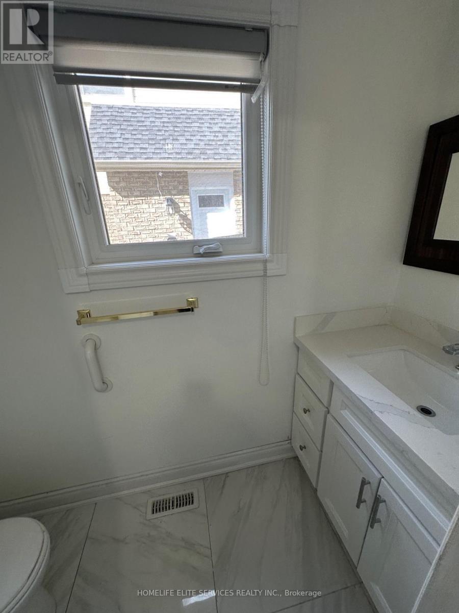 43 Bellwood Drive, Whitby, ON - Indoor Photo Showing Bathroom
