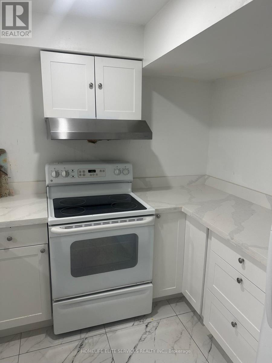 43 Bellwood Drive, Whitby, ON - Indoor Photo Showing Kitchen