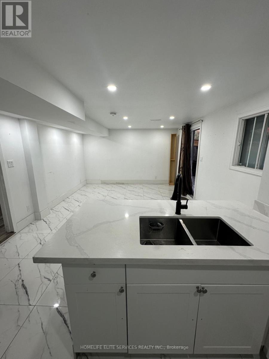 43 Bellwood Drive, Whitby, ON - Indoor Photo Showing Kitchen With Double Sink