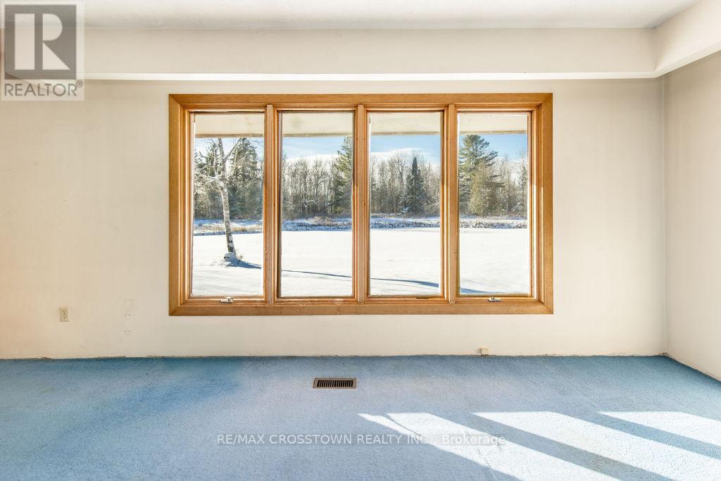 12036 County Rd 27, Springwater, ON - Indoor Photo Showing Other Room