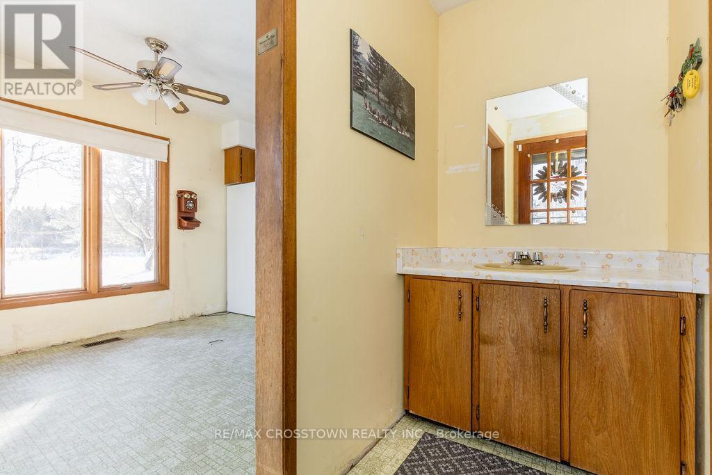 12036 County Rd 27, Springwater, ON - Indoor Photo Showing Other Room