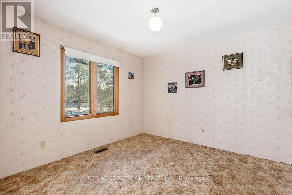 12036 County Rd 27, Springwater, ON - Indoor Photo Showing Other Room