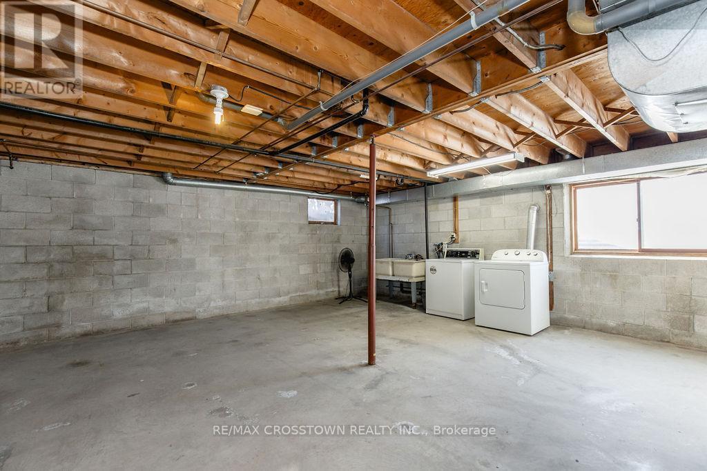 12036 County Rd 27, Springwater, ON - Indoor Photo Showing Laundry Room