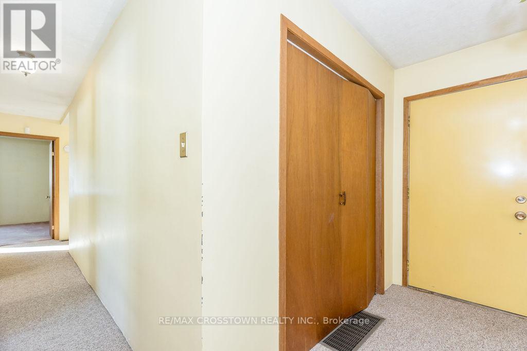 12036 County Rd 27, Springwater, ON - Indoor Photo Showing Other Room