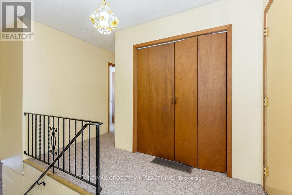 12036 County Rd 27, Springwater, ON - Indoor Photo Showing Other Room