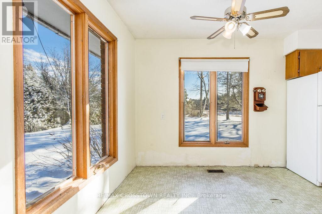 12036 County Rd 27, Springwater, ON - Indoor Photo Showing Other Room