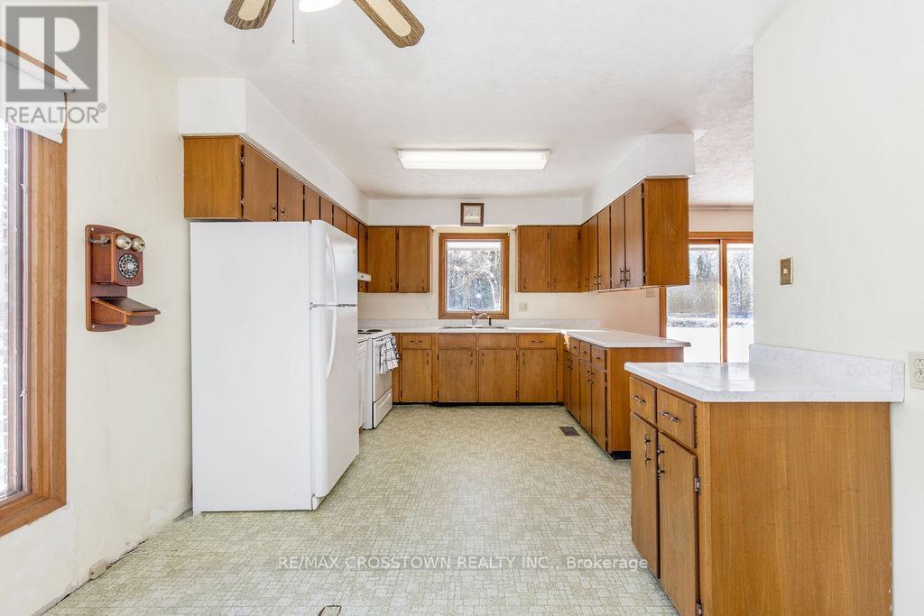 12036 County Rd 27, Springwater, ON - Indoor Photo Showing Kitchen