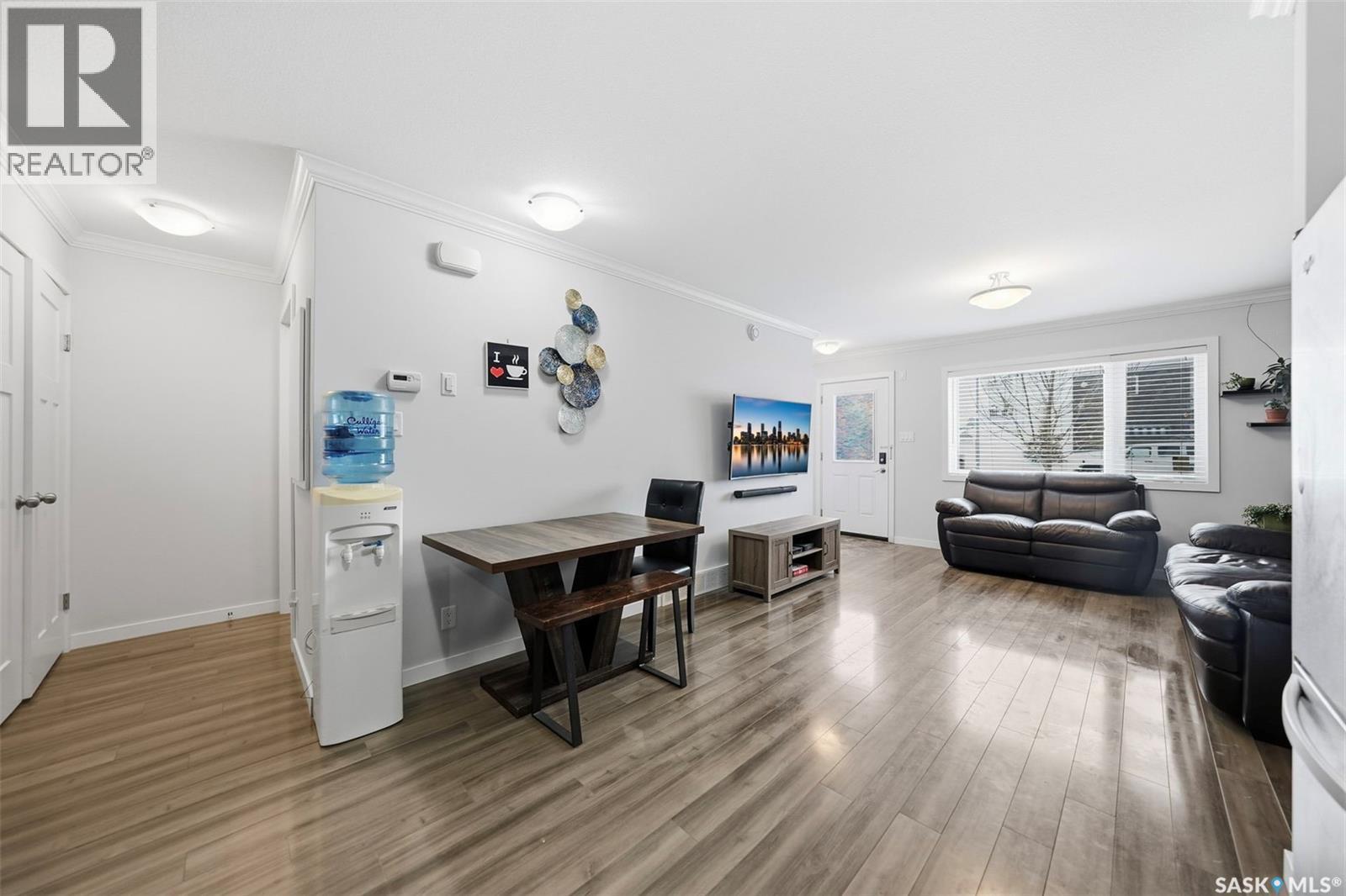 329 320 Cornish Road, Saskatoon, SK - Indoor Photo Showing Living Room
