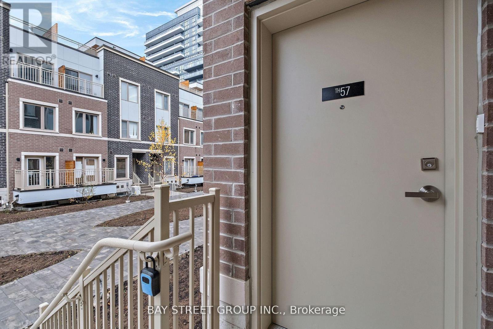 57 - 31 Honeycrisp Crescent, Vaughan, ON - Outdoor