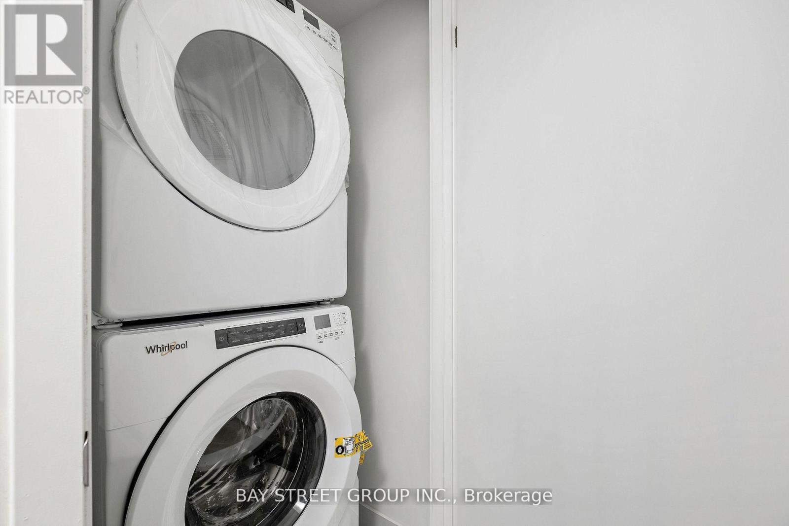 57 - 31 Honeycrisp Crescent, Vaughan, ON - Indoor Photo Showing Laundry Room