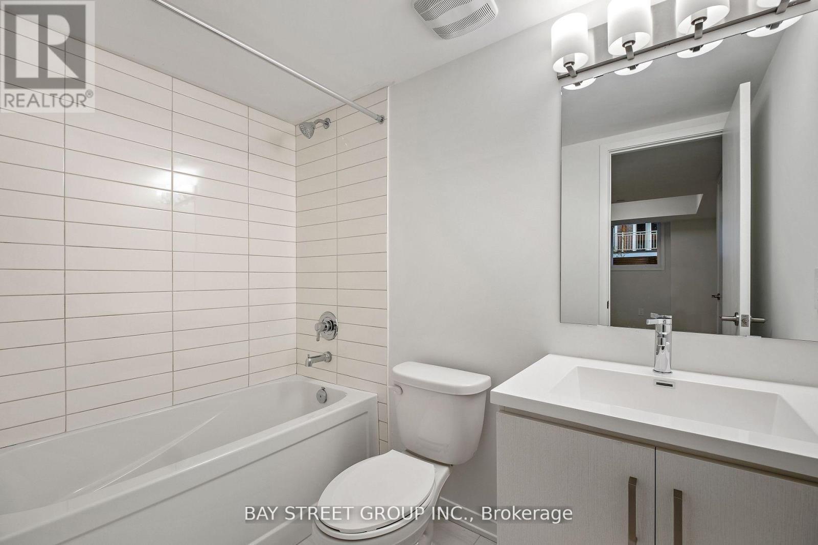 57 - 31 Honeycrisp Crescent, Vaughan, ON - Indoor Photo Showing Bathroom