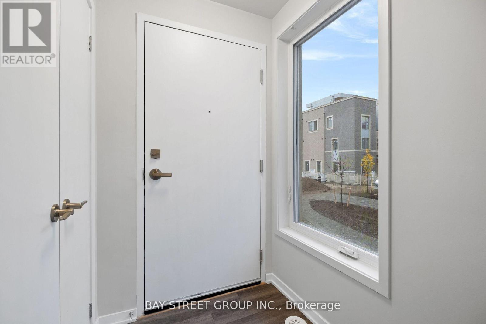 57 - 31 Honeycrisp Crescent, Vaughan, ON - Indoor Photo Showing Other Room