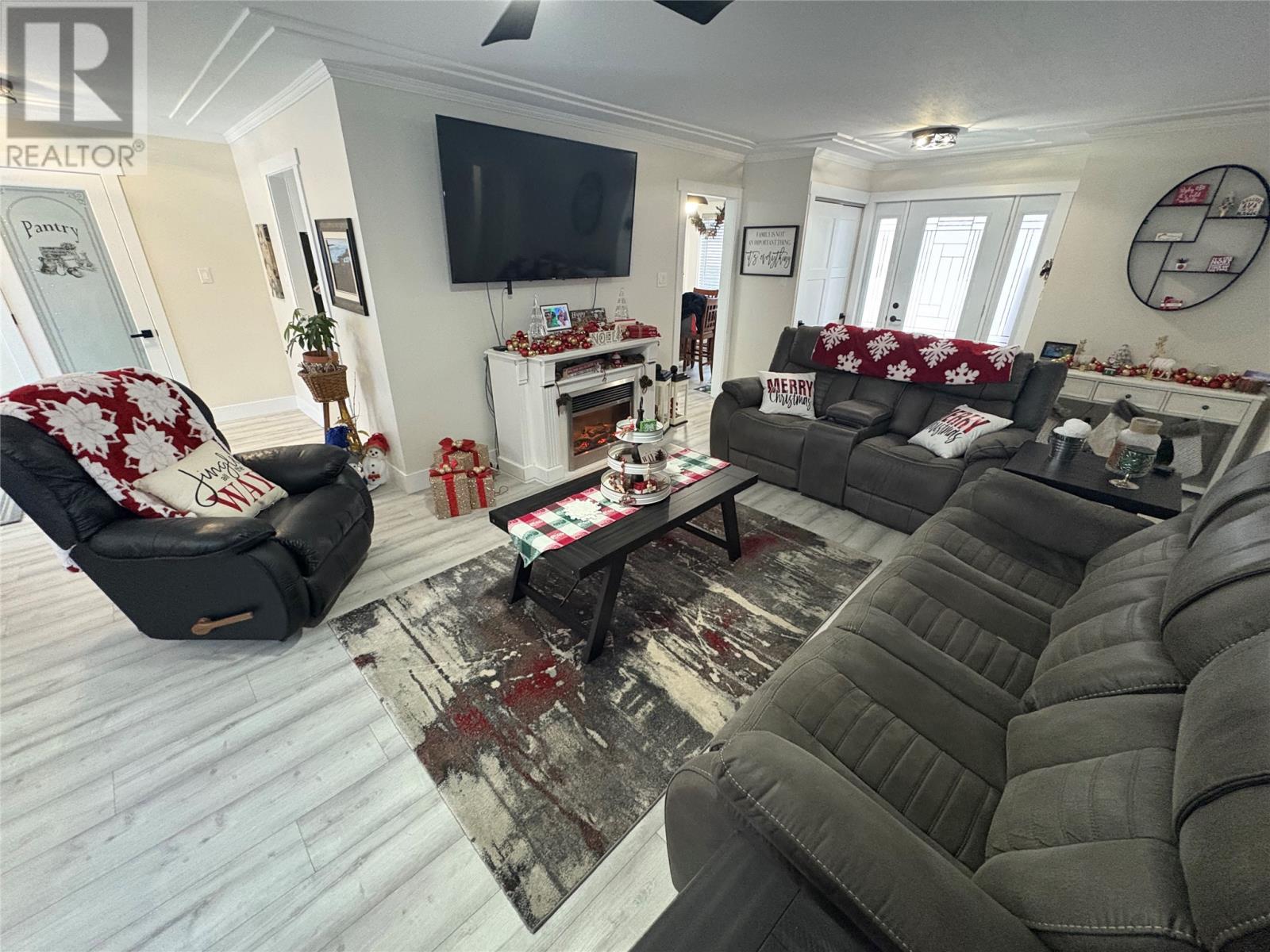 6 Mcdonald Crescent, Bishop'S Falls, NL - Indoor Photo Showing Living Room