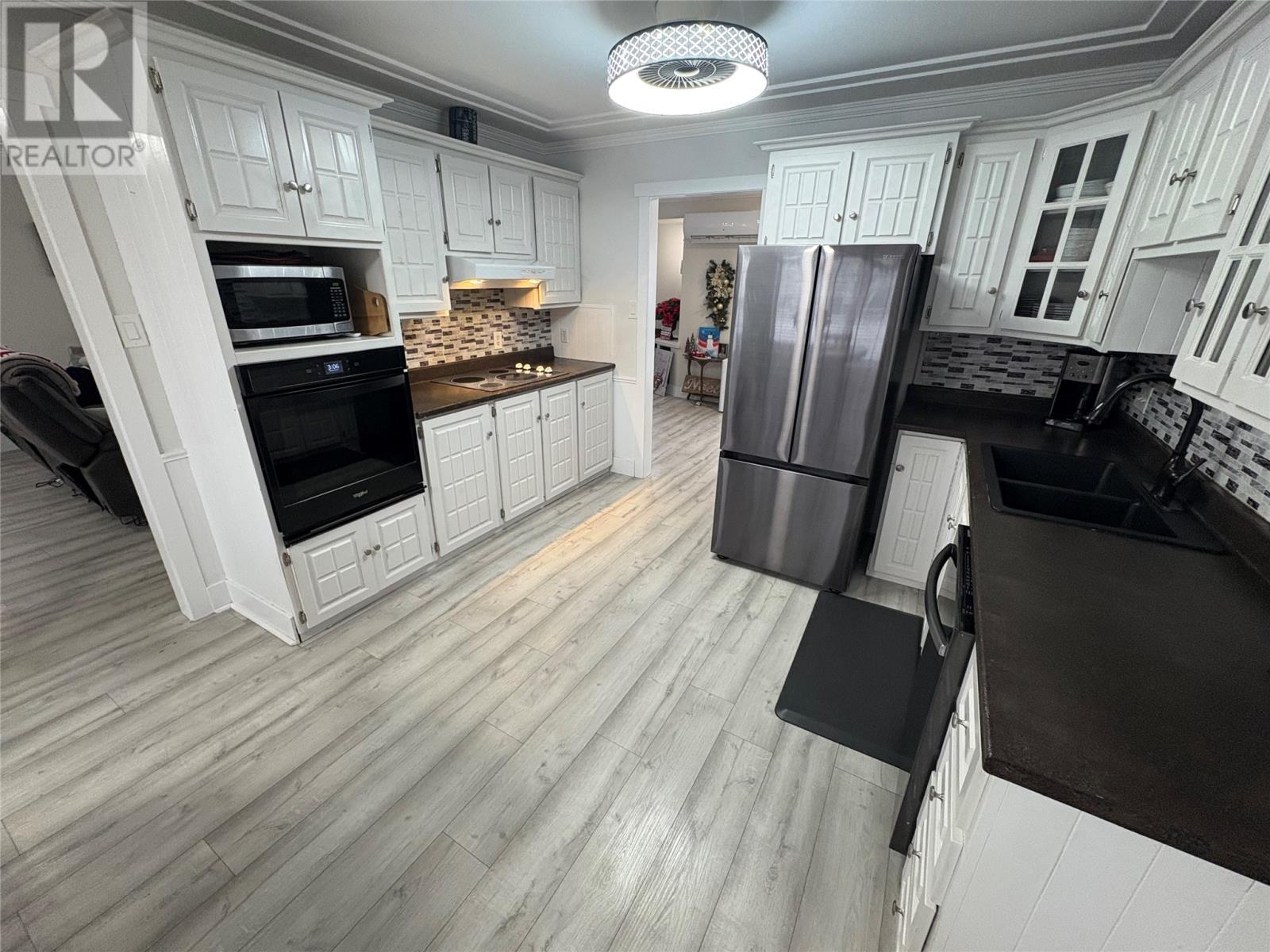 6 Mcdonald Crescent, Bishop'S Falls, NL - Indoor Photo Showing Kitchen