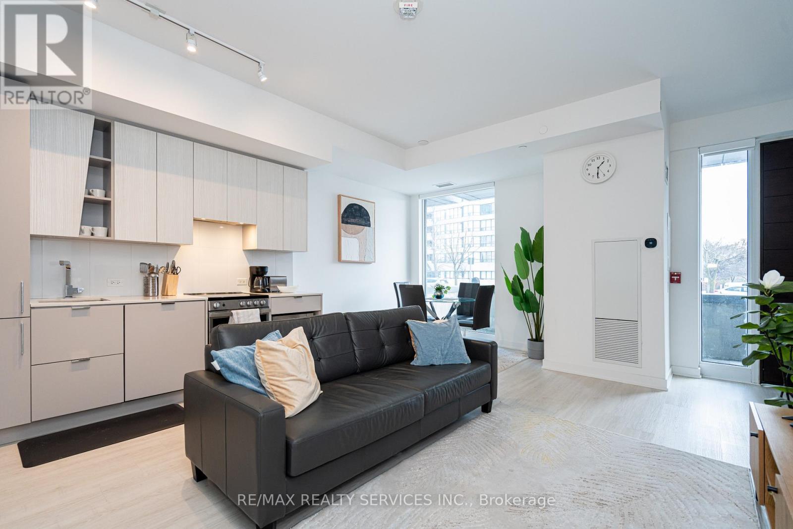 415 Webb Drive, Mississauga, ON - Indoor