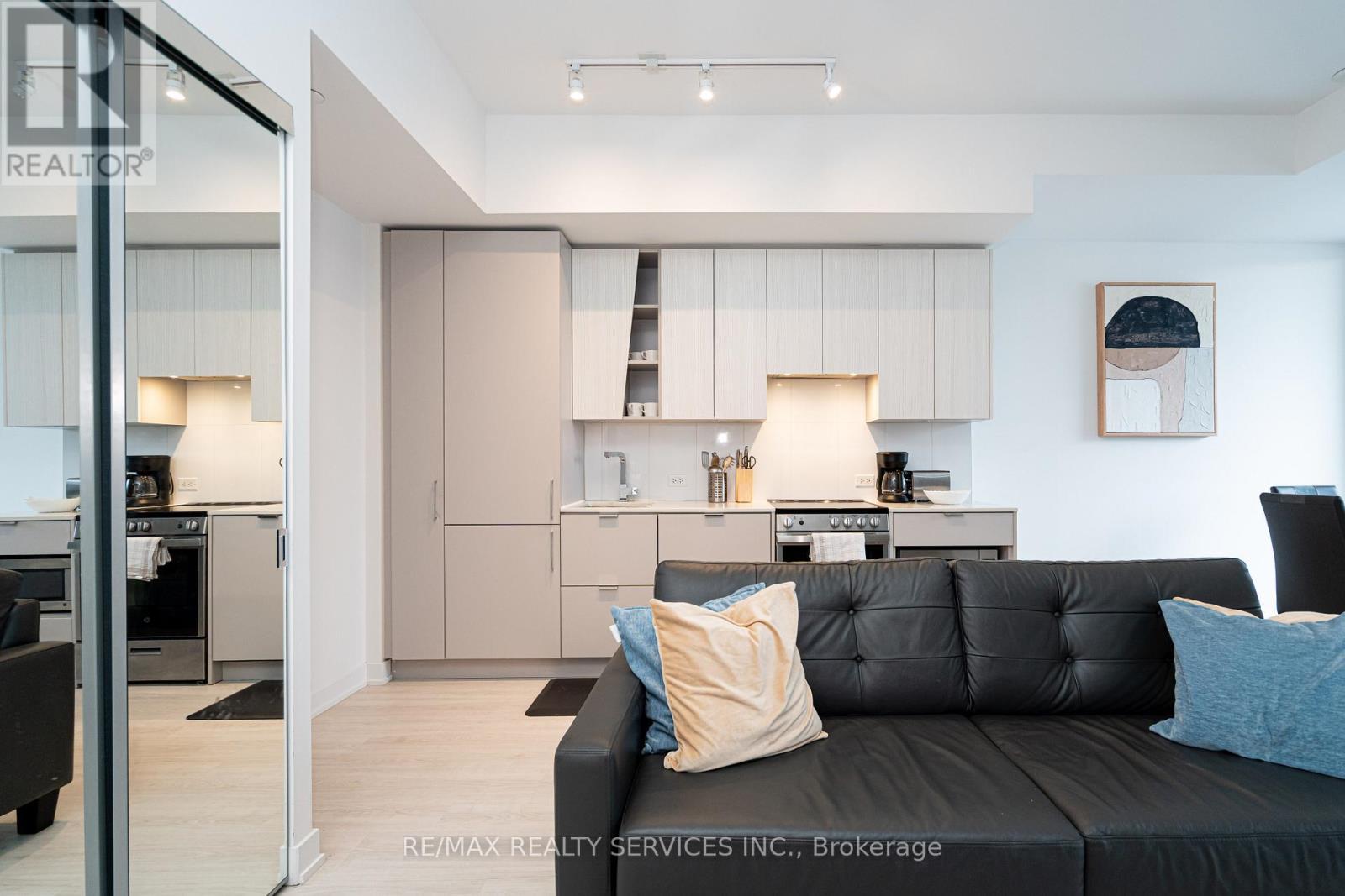 415 Webb Drive, Mississauga, ON - Indoor