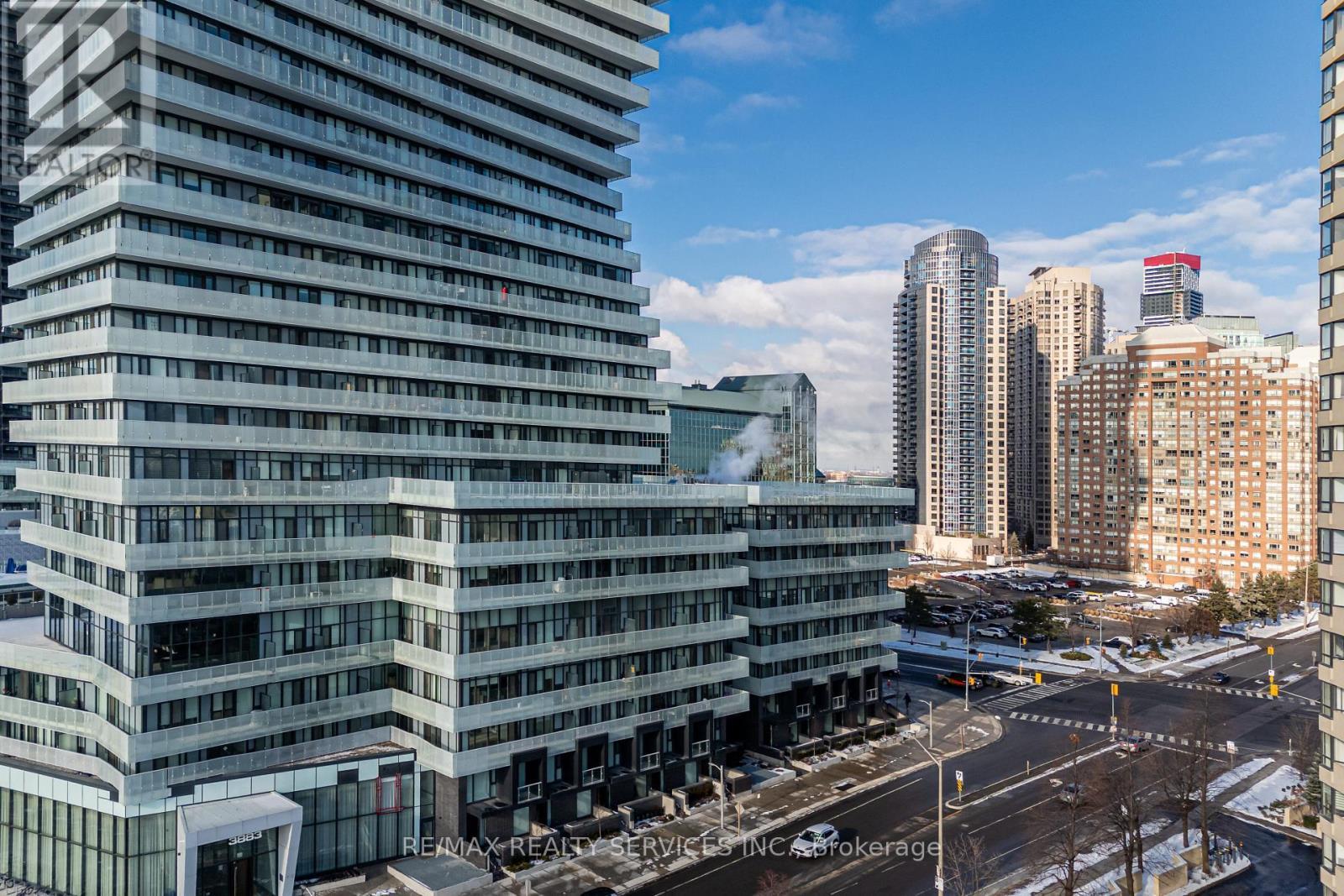 415 Webb Drive, Mississauga, ON - Outdoor