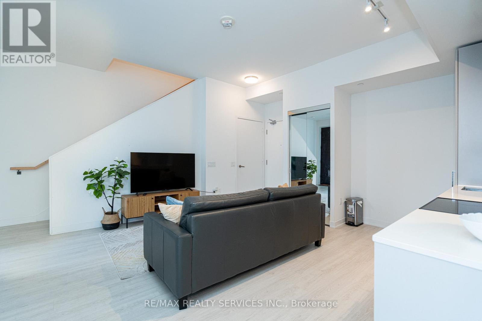 415 Webb Drive, Mississauga, ON - Indoor