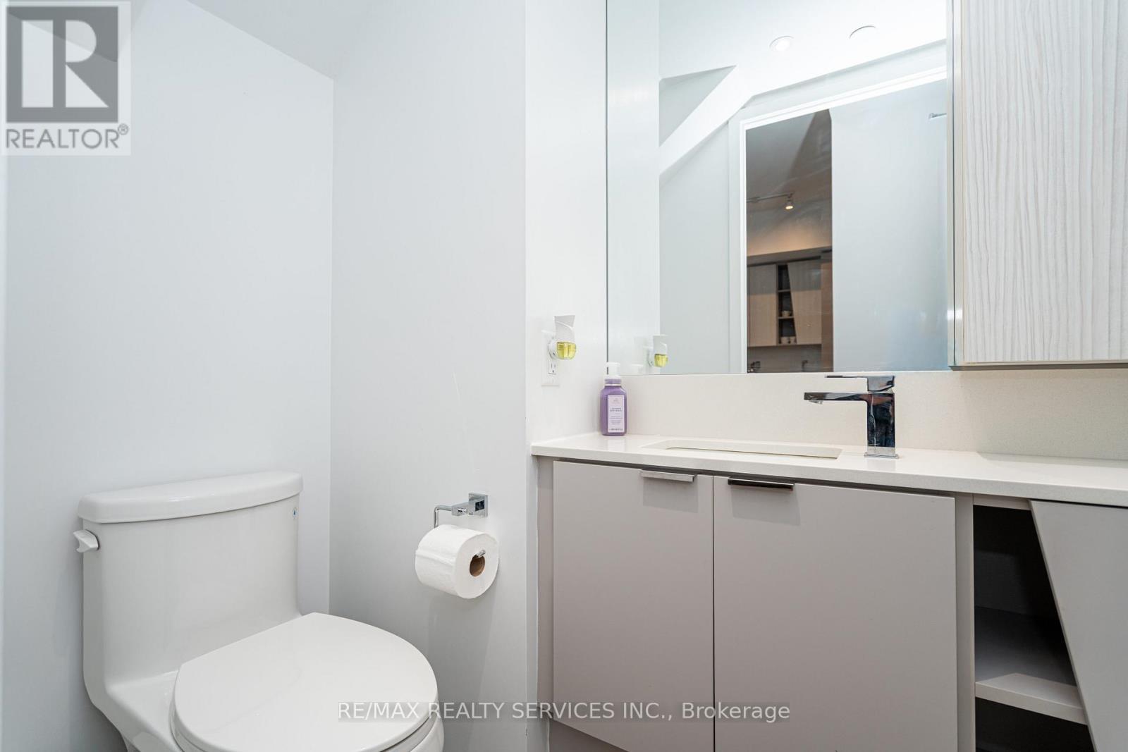 415 Webb Drive, Mississauga, ON - Indoor Photo Showing Bathroom