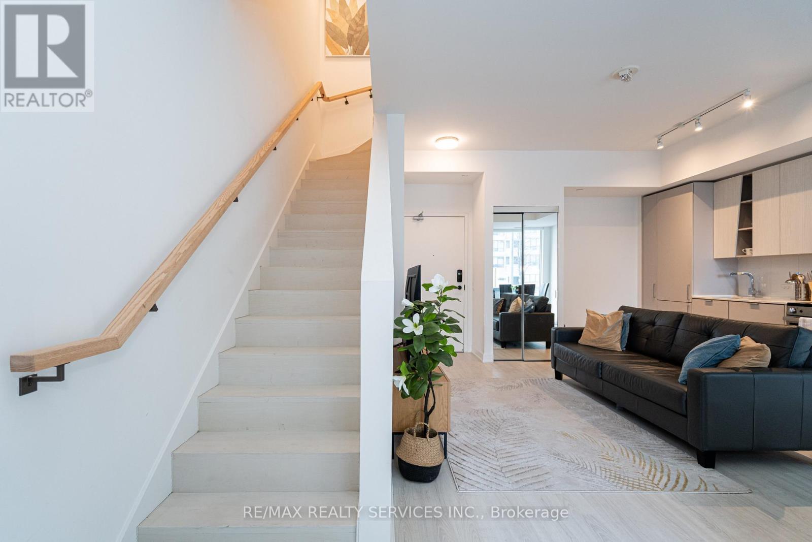 415 Webb Drive, Mississauga, ON - Indoor