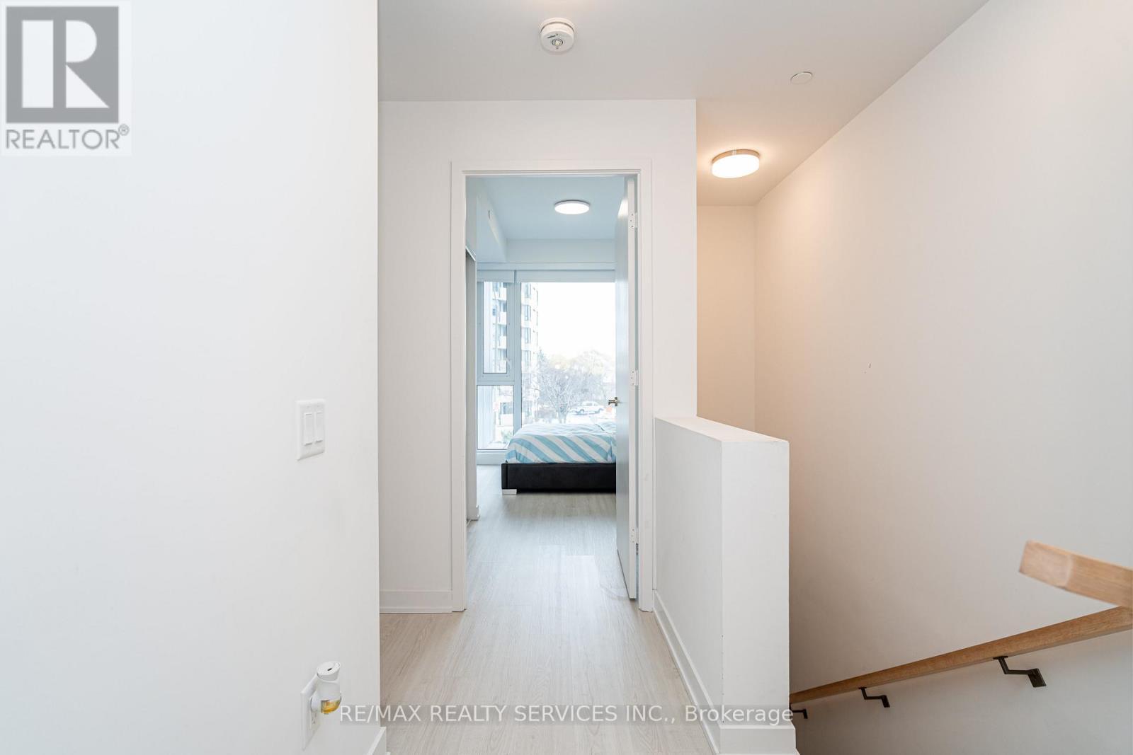 415 Webb Drive, Mississauga, ON - Indoor Photo Showing Other Room