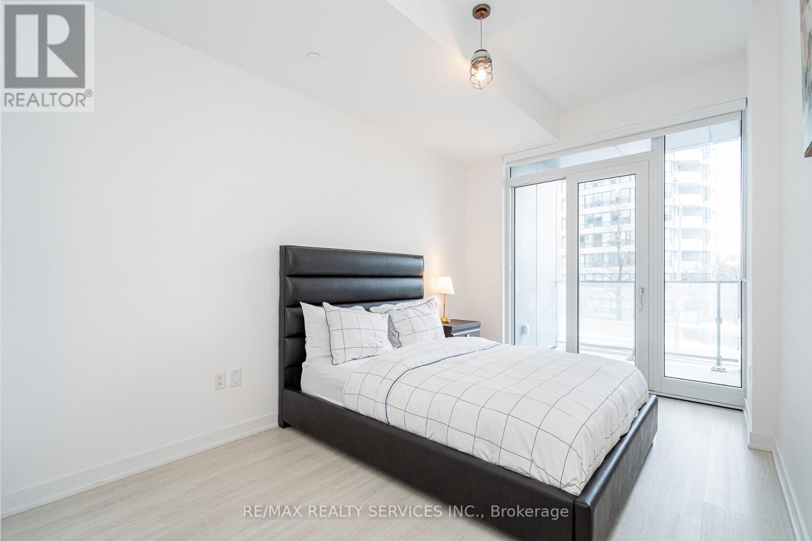 415 Webb Drive, Mississauga, ON - Indoor Photo Showing Bedroom