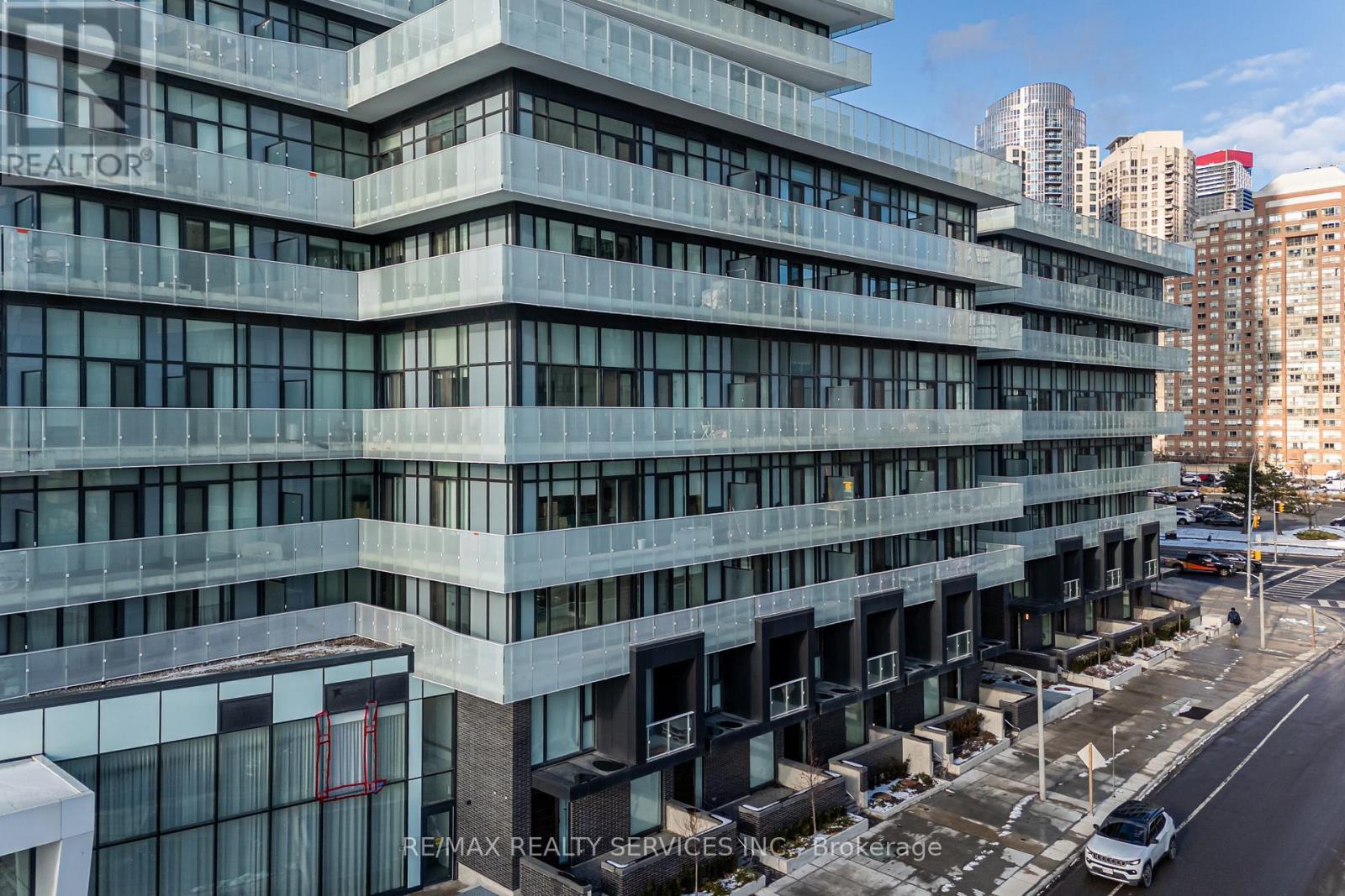415 Webb Drive, Mississauga, ON - Outdoor With Balcony