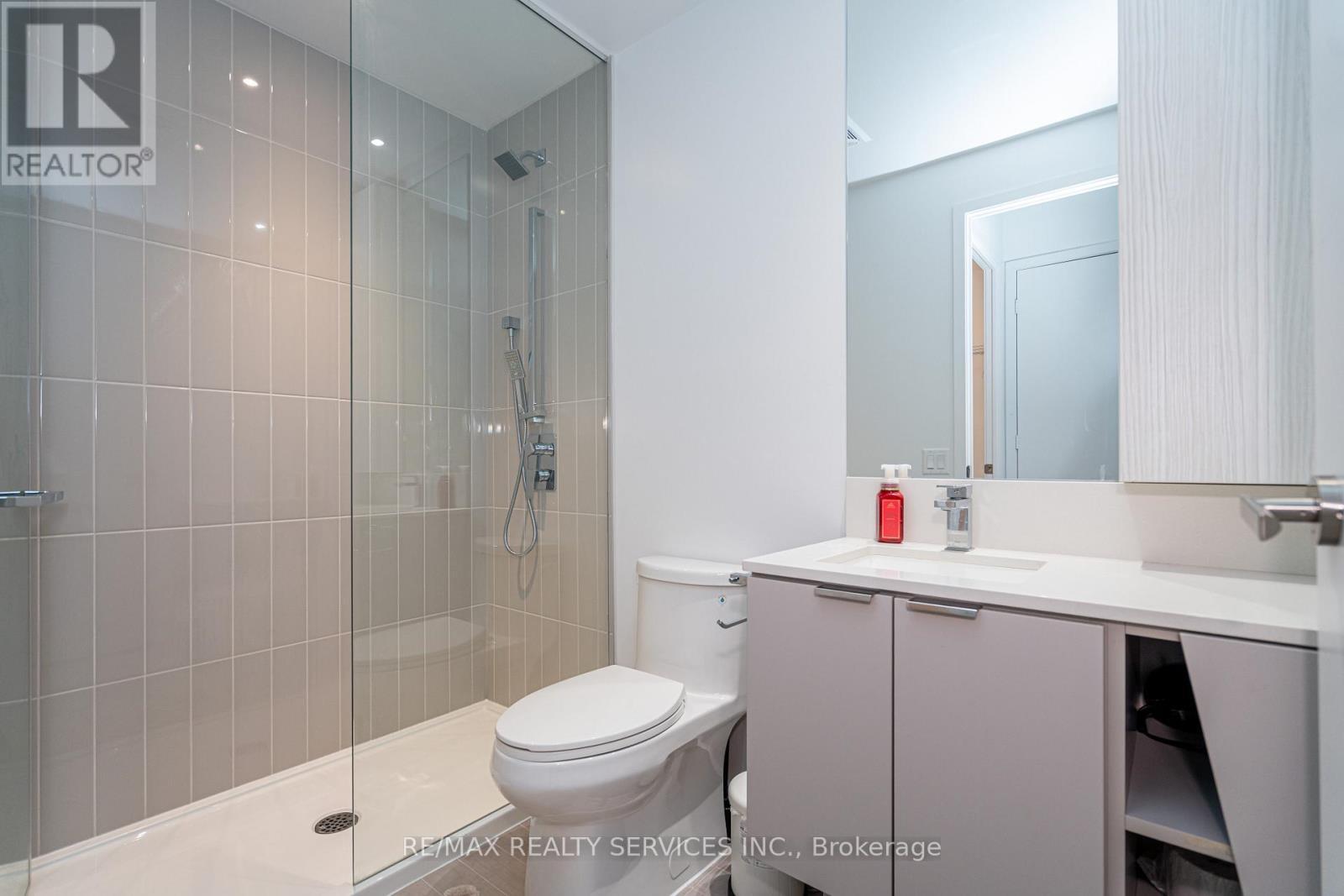 415 Webb Drive, Mississauga, ON - Indoor Photo Showing Bathroom