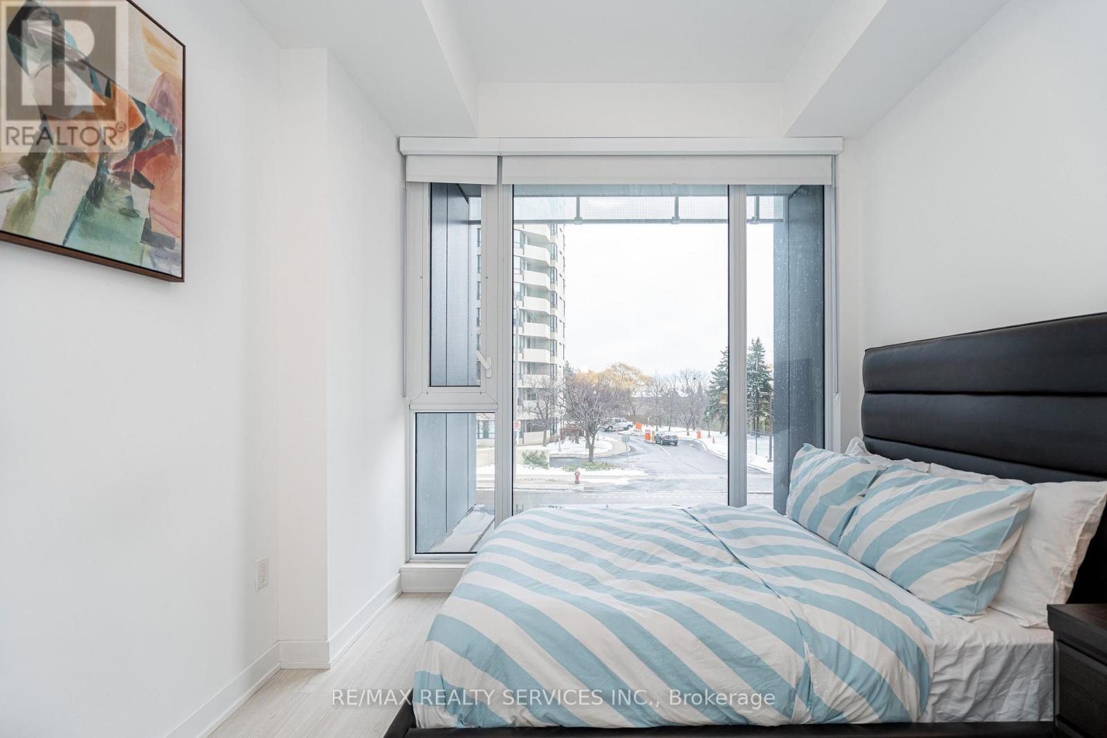 415 Webb Drive, Mississauga, ON - Indoor Photo Showing Bedroom