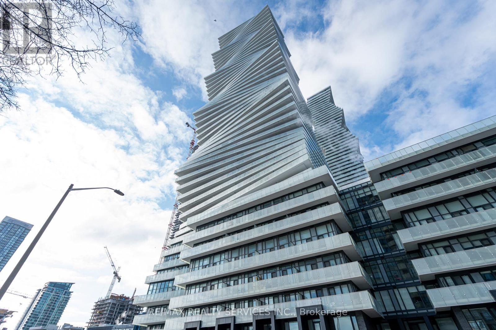 415 Webb Drive, Mississauga, ON - Outdoor With Balcony