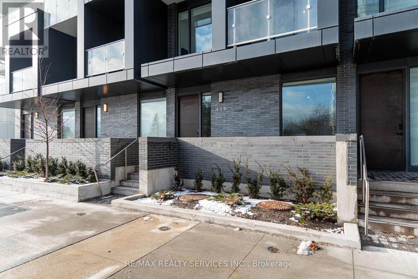 415 Webb Drive, Mississauga, ON - Outdoor With Balcony