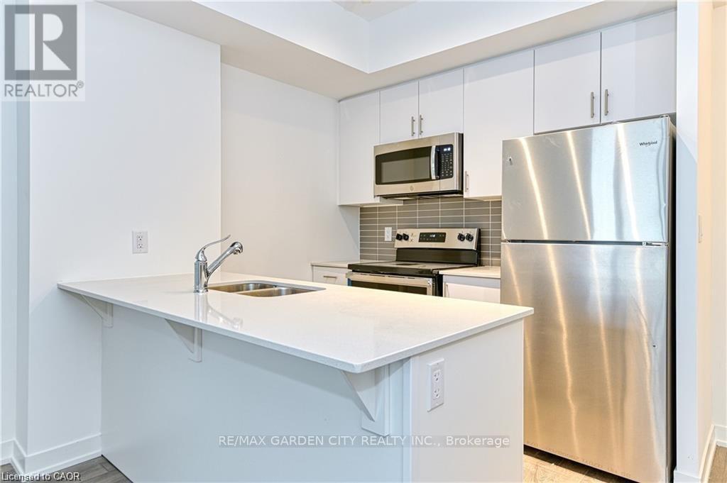 602 - 550 North Service Road, Grimsby, ON - Indoor Photo Showing Kitchen With Double Sink