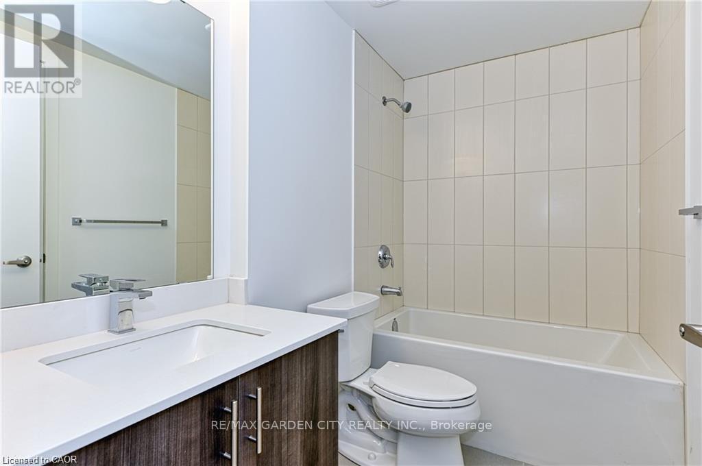 602 - 550 North Service Road, Grimsby, ON - Indoor Photo Showing Bathroom