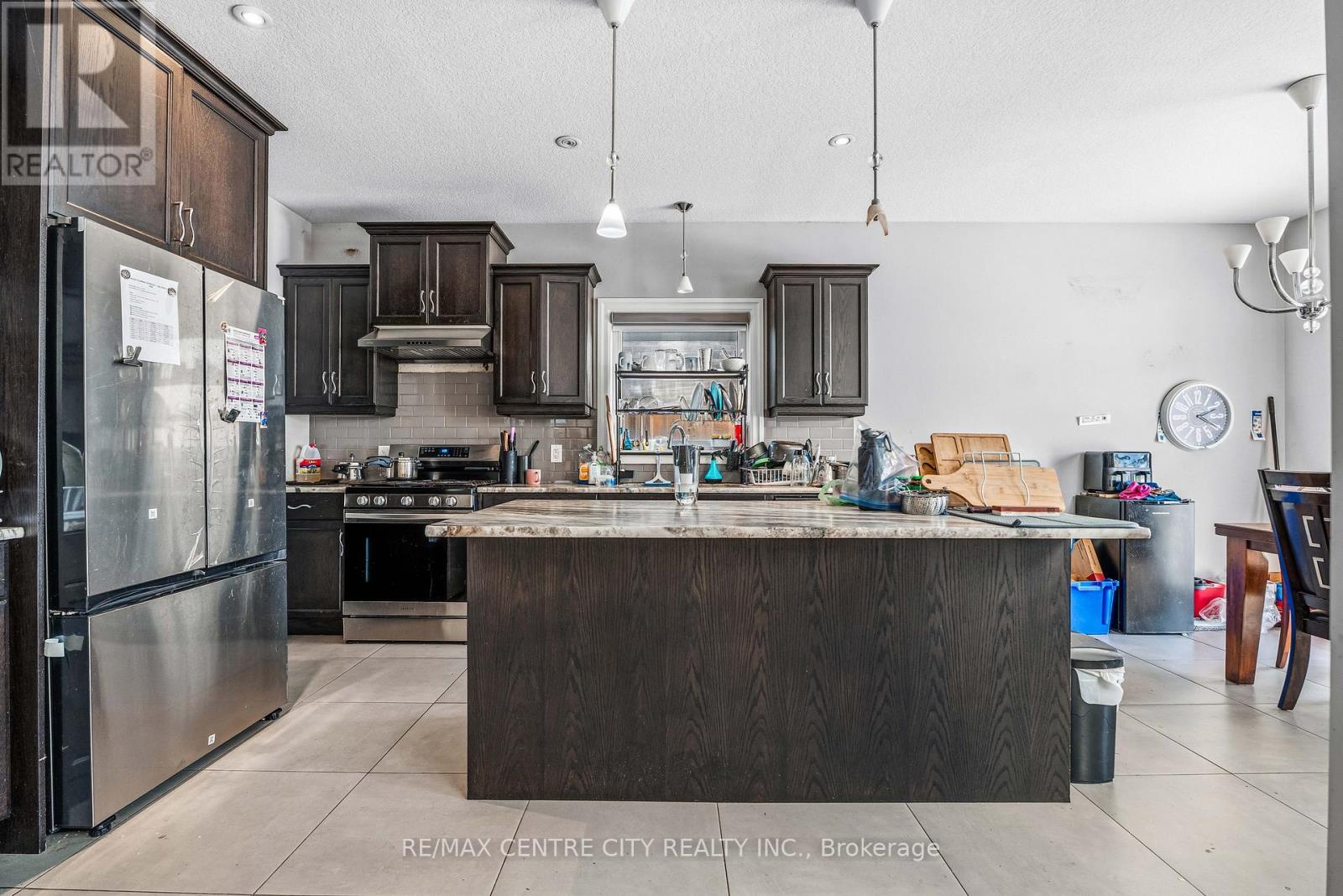 1999 Maddex Way, London North (North B), ON - Indoor Photo Showing Kitchen With Upgraded Kitchen