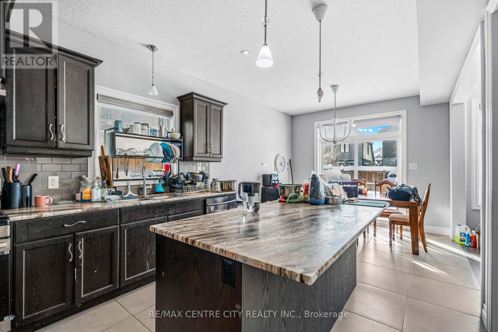 1999 Maddex Way, London North (North B), ON - Indoor Photo Showing Kitchen