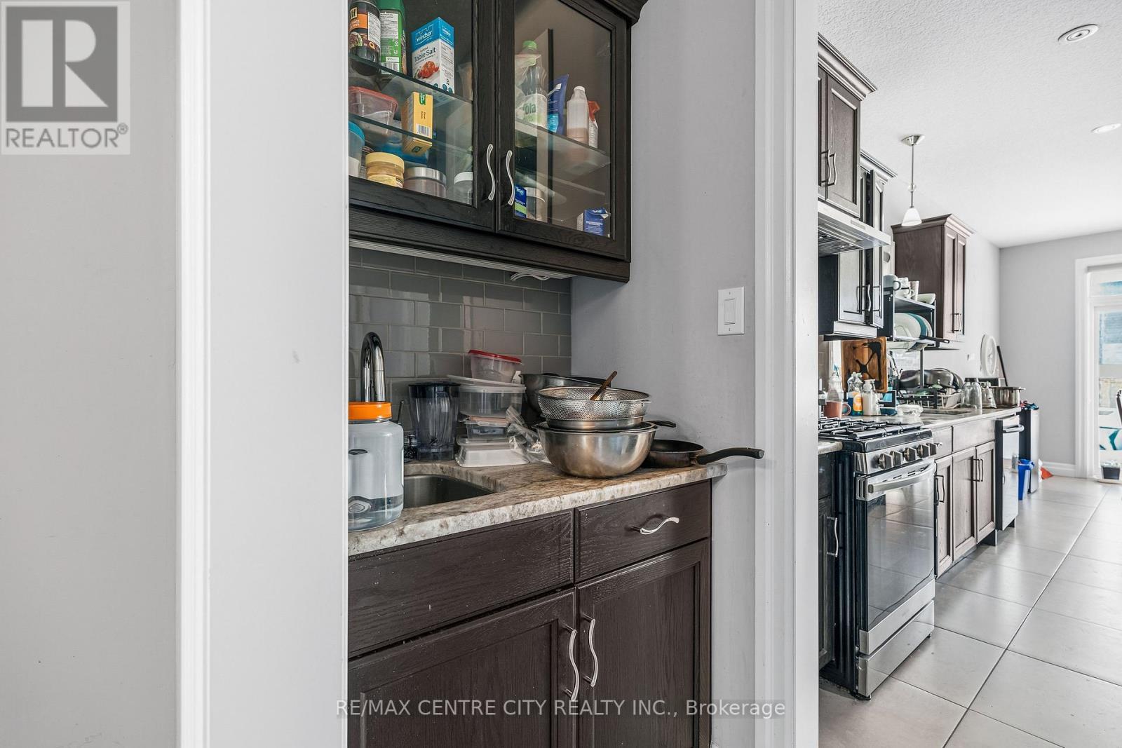 1999 Maddex Way, London North (North B), ON - Indoor Photo Showing Kitchen
