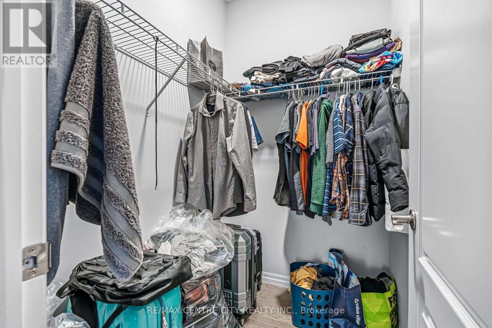 1999 Maddex Way, London North (North B), ON - Indoor With Storage