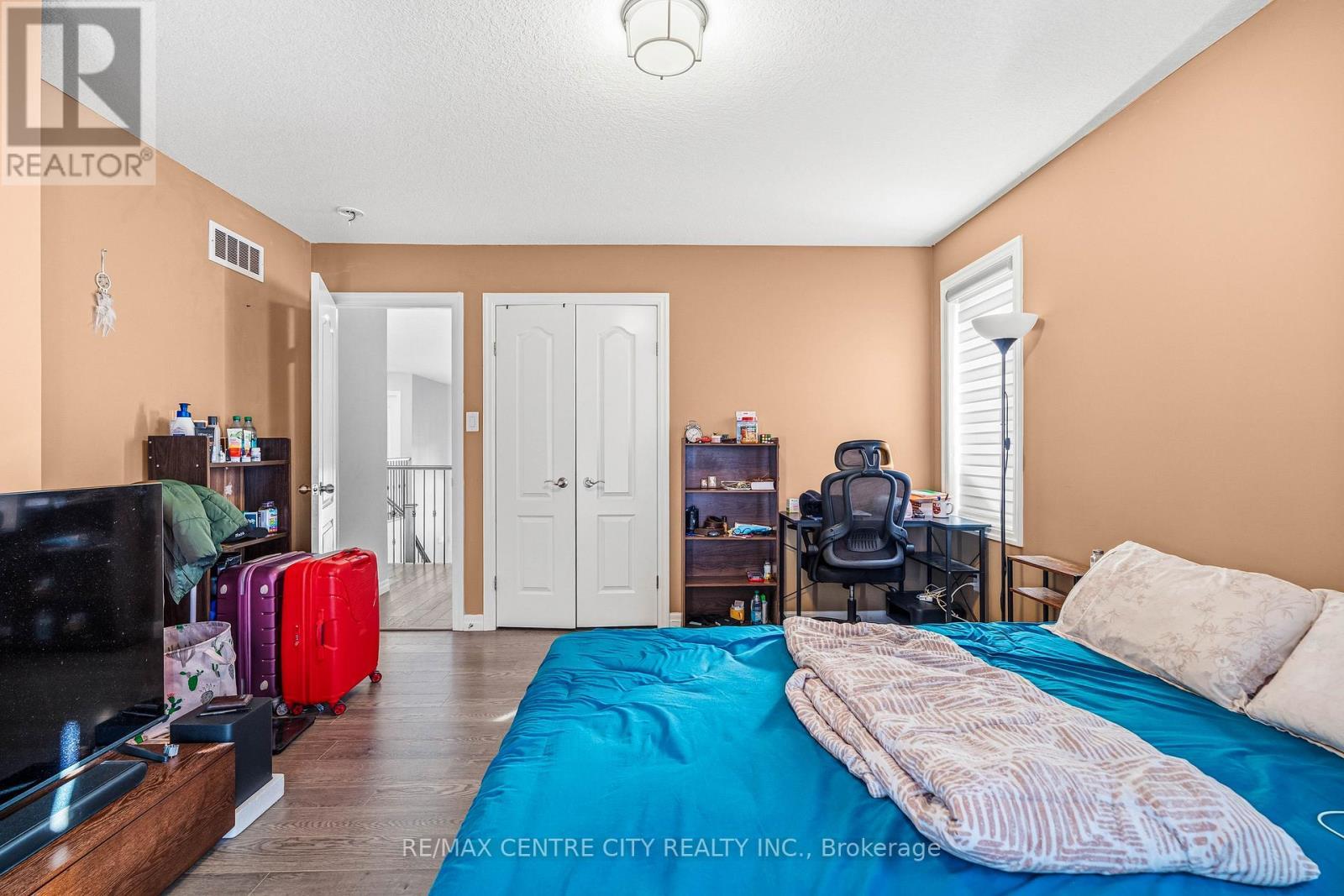 1999 Maddex Way, London North (North B), ON - Indoor