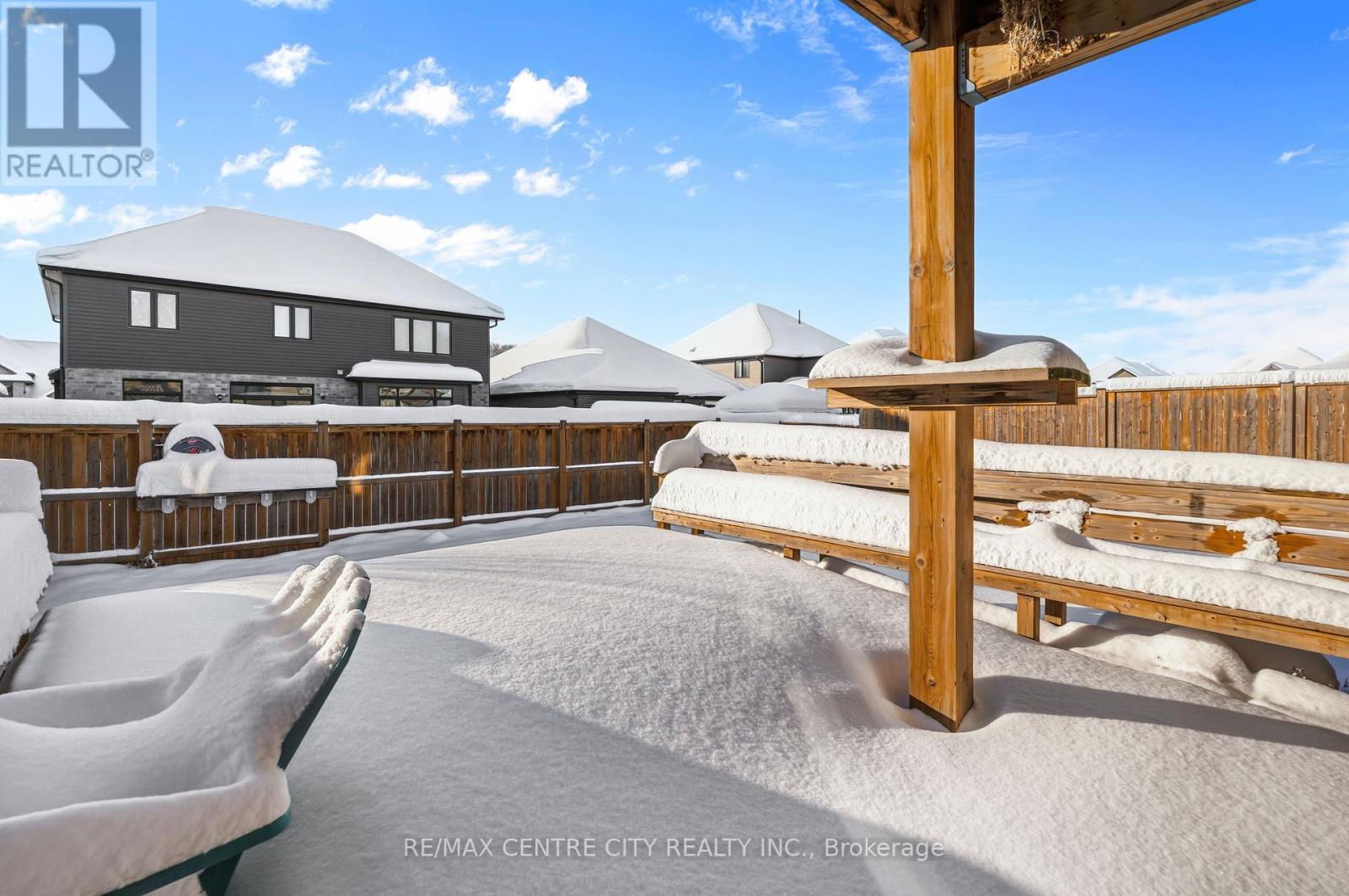 1999 Maddex Way, London North (North B), ON - Outdoor With Exterior