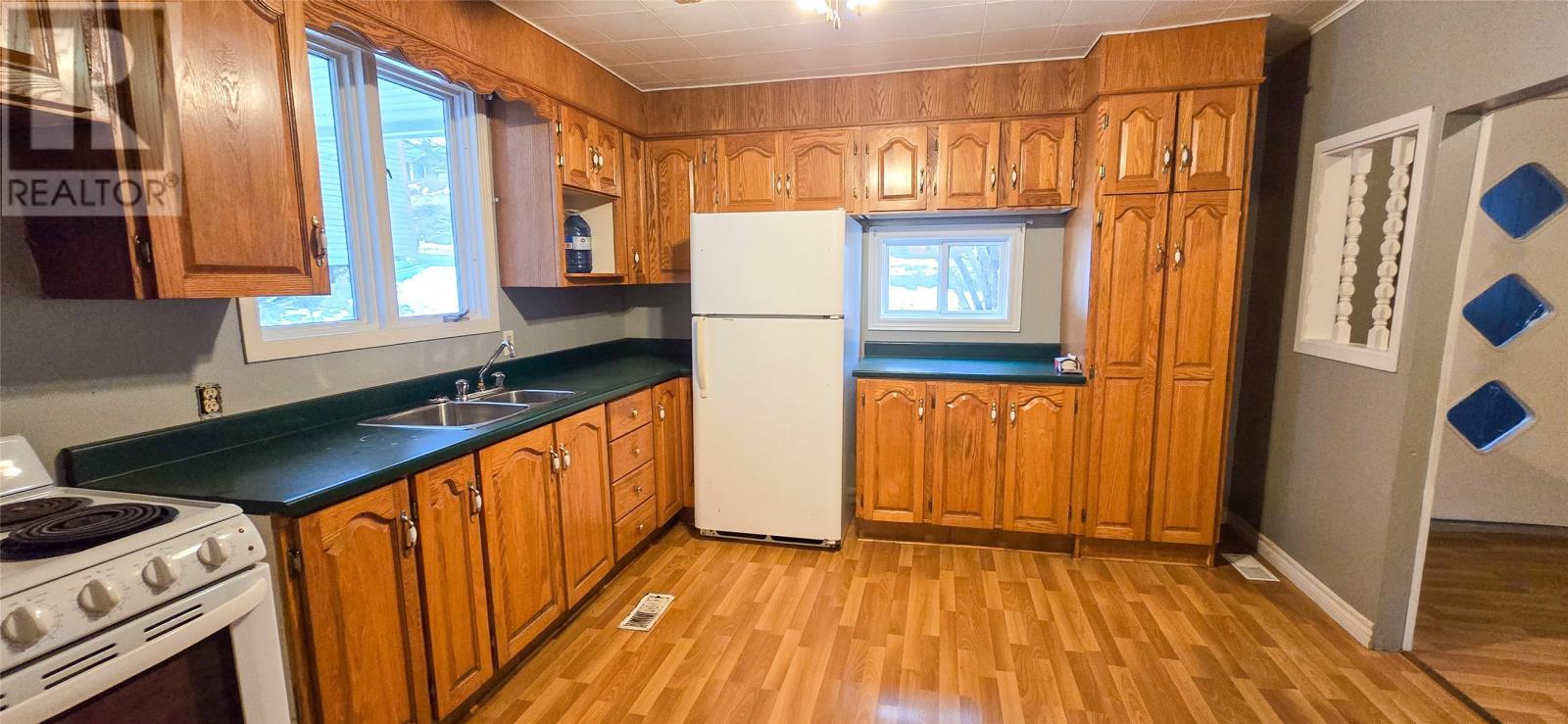 24 Drake'S Road, Lawn, NL - Indoor Photo Showing Kitchen With Double Sink
