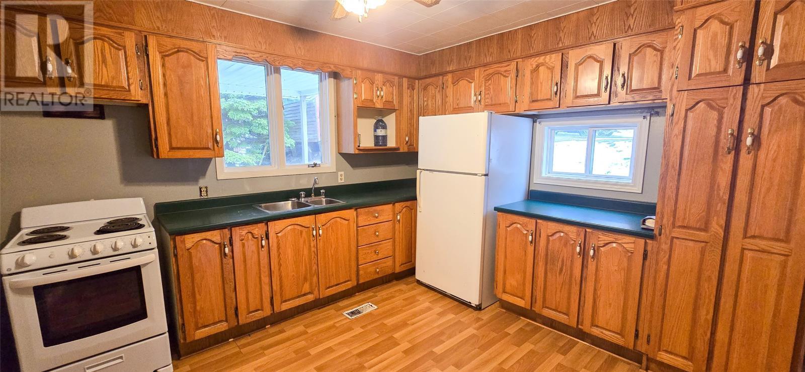 24 Drake'S Road, Lawn, NL - Indoor Photo Showing Kitchen With Double Sink