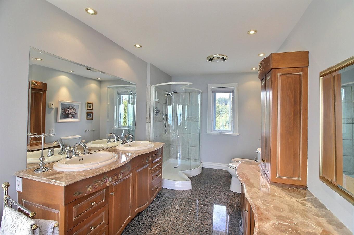 Salle de bains attenante à la CCP - 10 Rue Des Cèdres, La Malbaie, QC - Indoor Photo Showing Bathroom