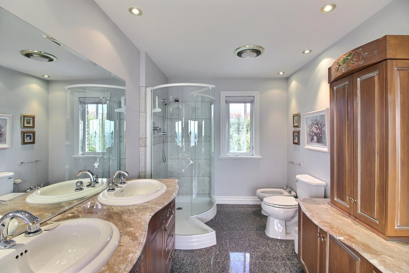 Salle de bains attenante à la CCP - 10 Rue Des Cèdres, La Malbaie, QC - Indoor Photo Showing Bathroom