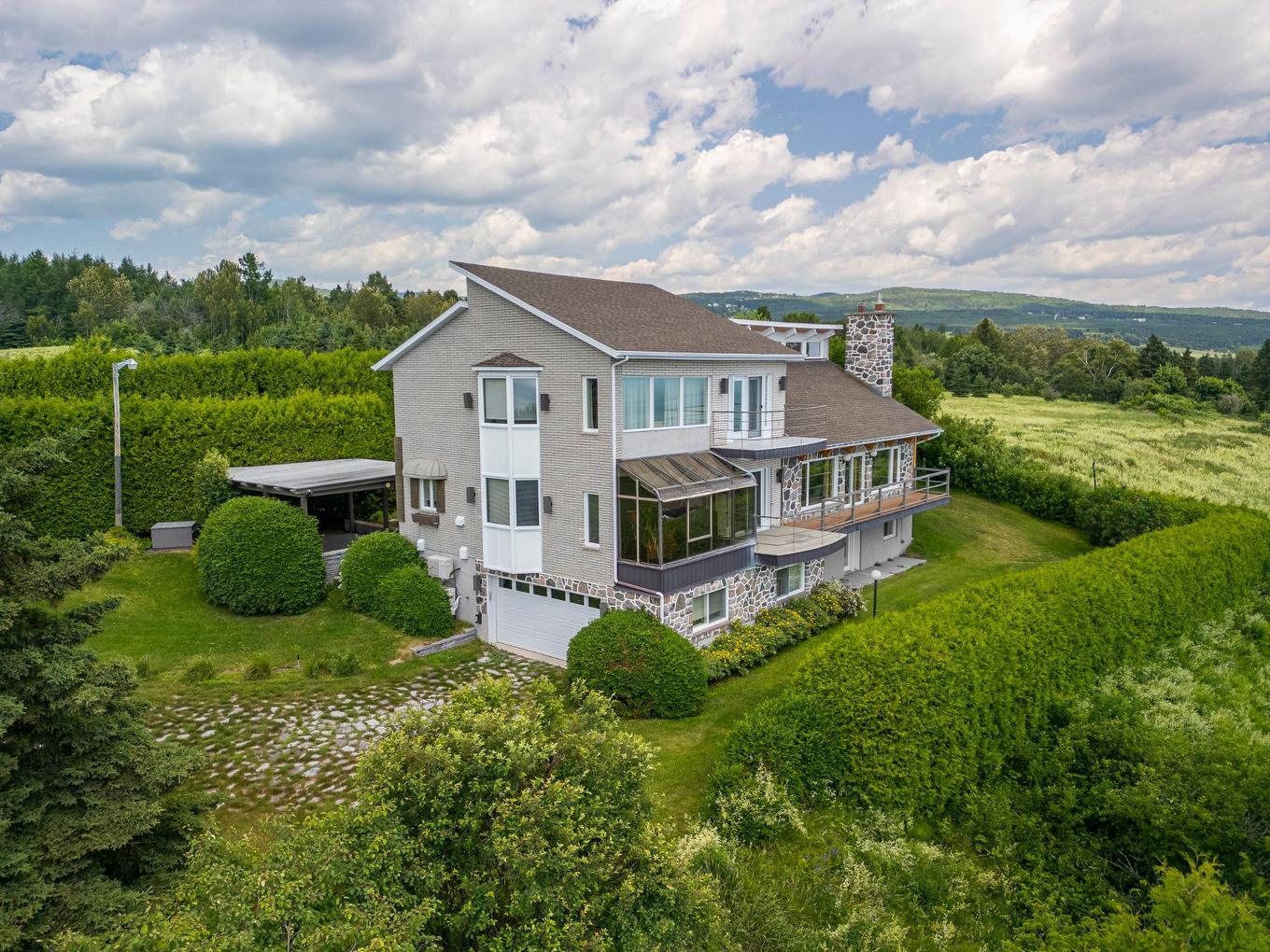 Façade - 10 Rue Des Cèdres, La Malbaie, QC - Outdoor With View
